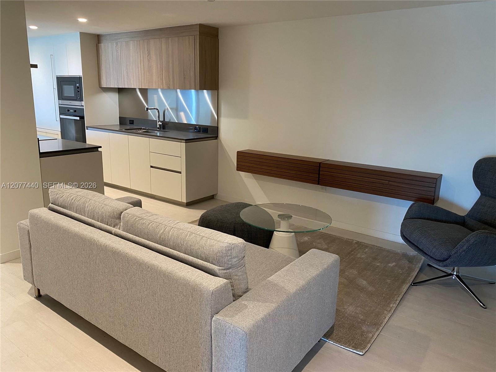 Building Photo - 1000 Brickell Plz
