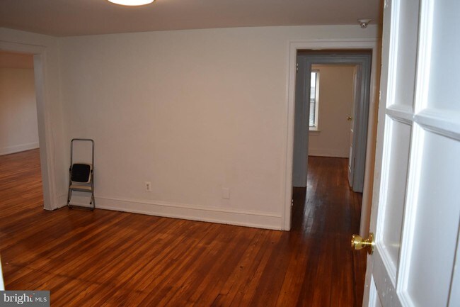 Building Photo - 900 Valley Rd