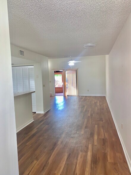 Building Photo - 4285 Melissa Ct W