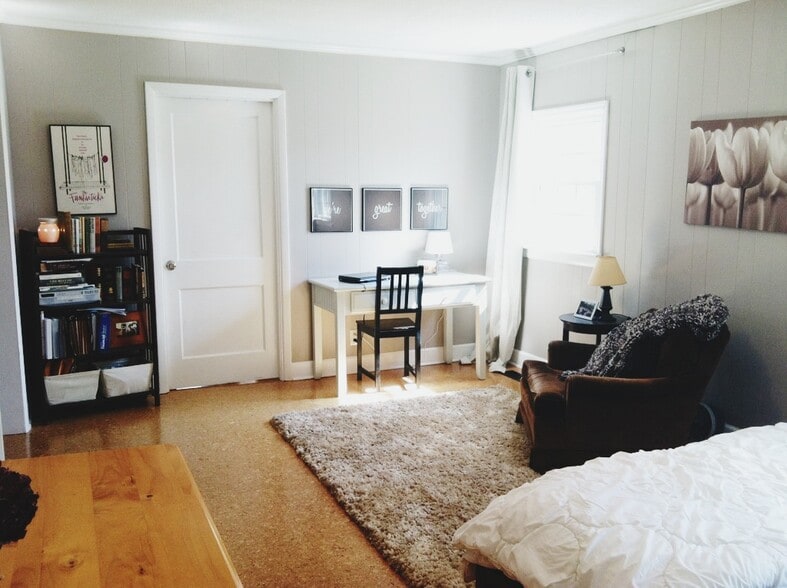Back den - 1416 Williams Road