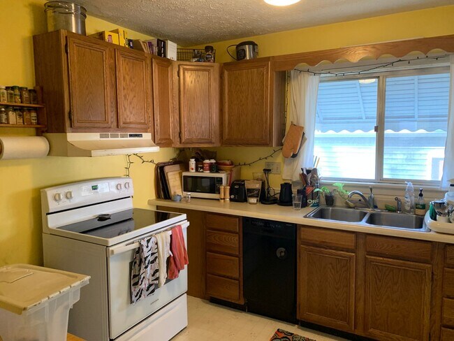 Building Photo - 2 Bed/2 Bath Home Just Minutes Away From Switchyard Park! - Available July 2026