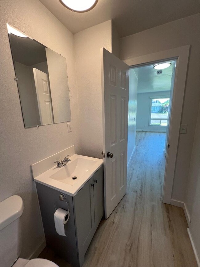 Building Photo - 1421-1421 Park Ave NE