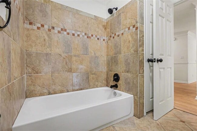 Building Photo - 3582 Cloudland Dr