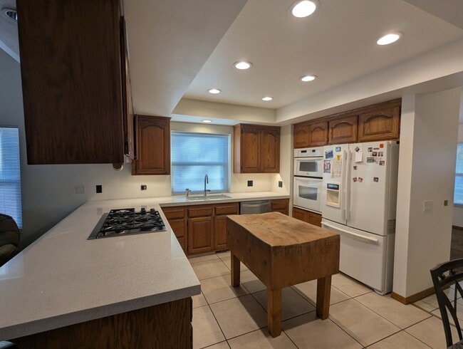 Building Photo - 9041 Emperor Ave