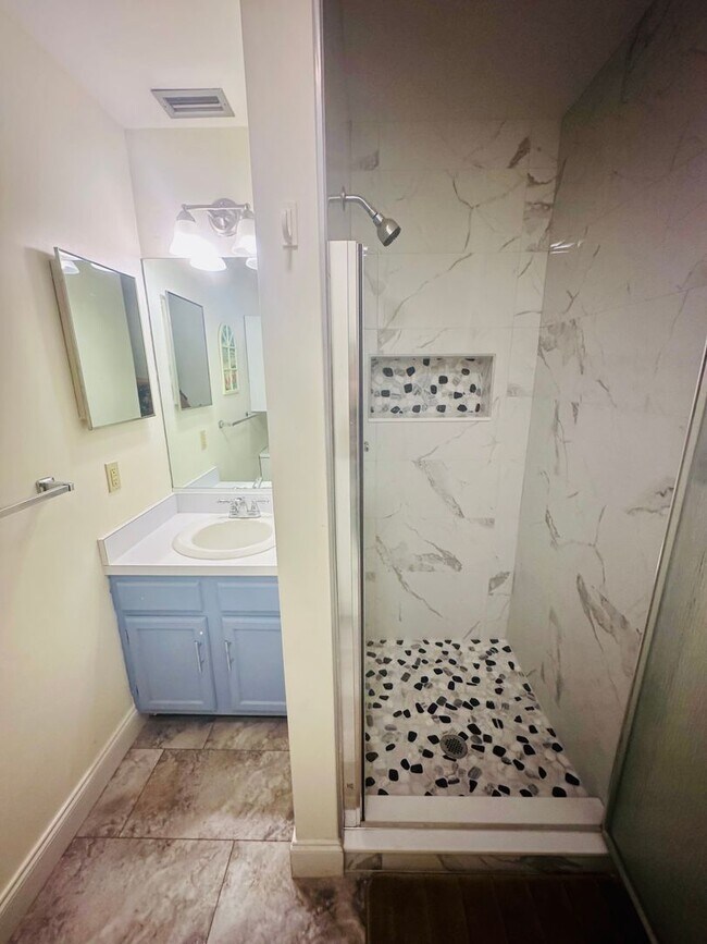 Building Photo - 2/2 Furnished 55+ Condo