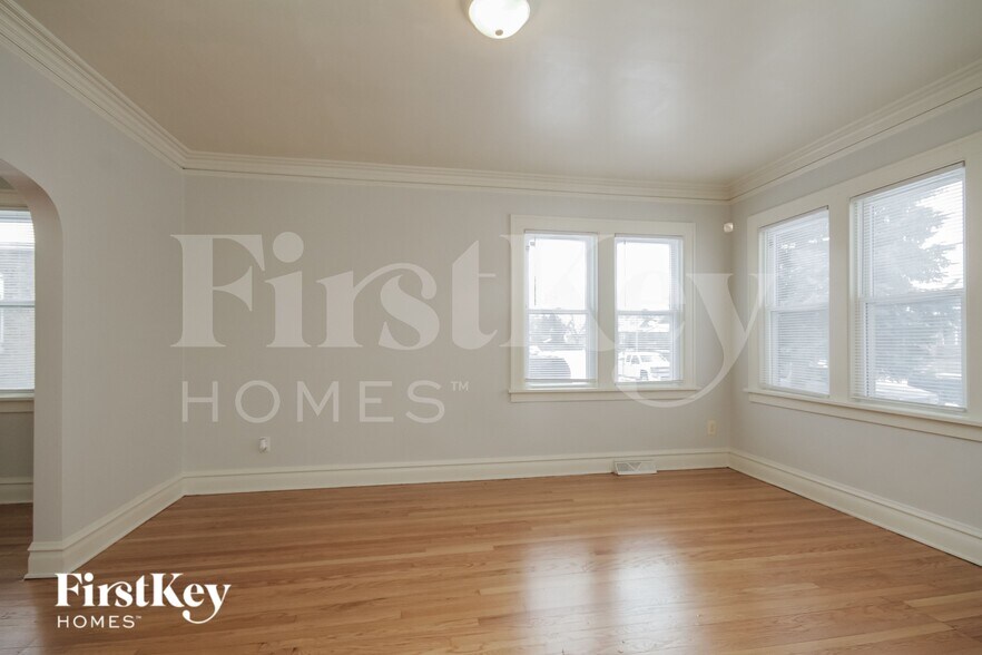 Building Photo - 649 Price Ave