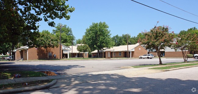 Building Photo - Birchwood