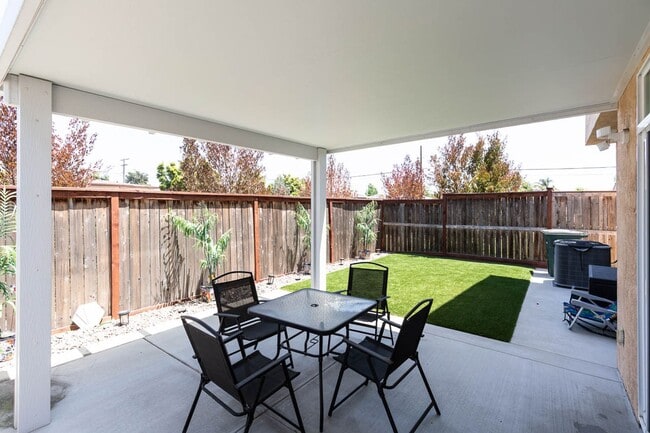 Building Photo - 4 Bed, 2.5 Bath - Lemon Grove Single Famil...