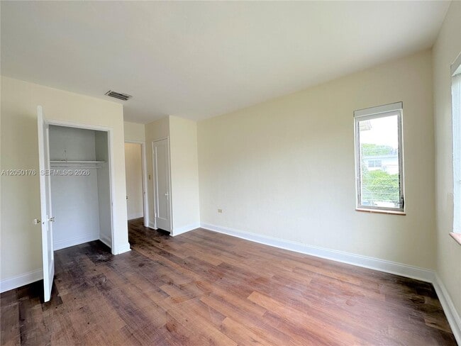 Building Photo - 1920 Biarritz Dr