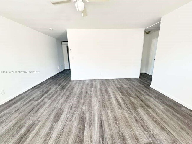 Building Photo - 337 SE 23rd Ave