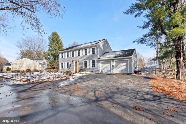 Building Photo - 10622 Runaway Ln