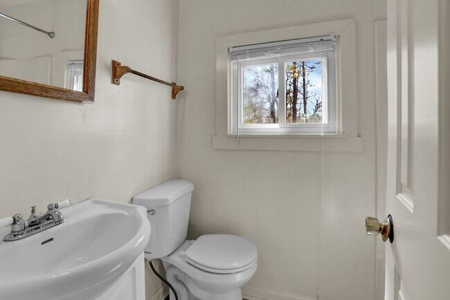 Building Photo - 412 Griffin Ave