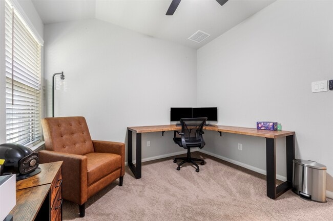 Building Photo - 27107 Blue Pool Dr