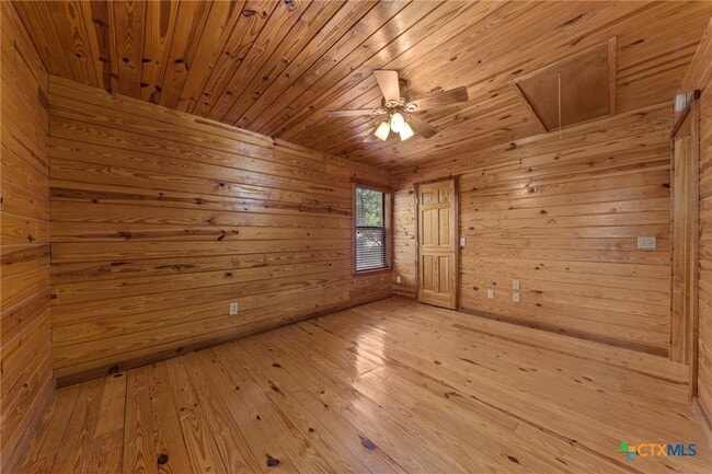 Building Photo - 1466 Bonnyview Dr