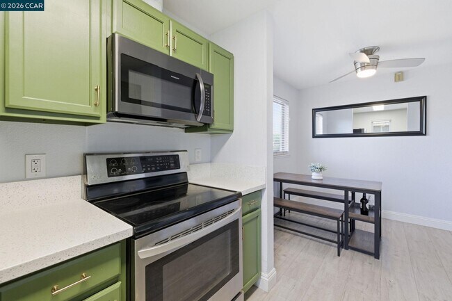 Building Photo - 102 Luna Grande Cir