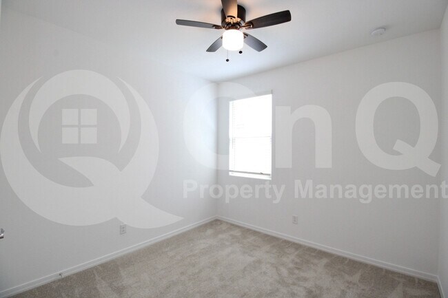 Building Photo - 8810 W Pasadena Ave