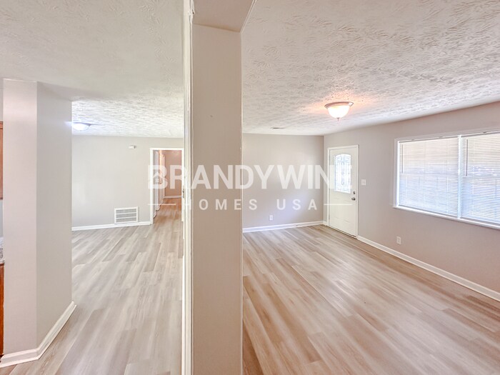 Building Photo - 6230 Cedar Wood Dr