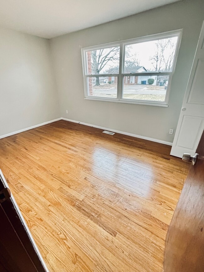 Building Photo - 607 Coach Light Ln