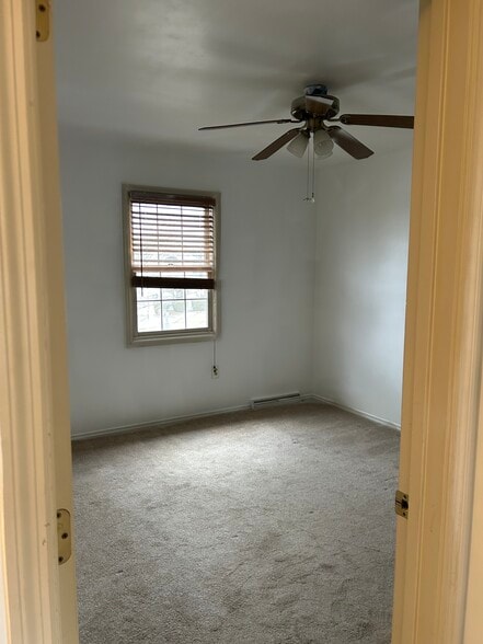 Building Photo - 19 Sycamore Dr