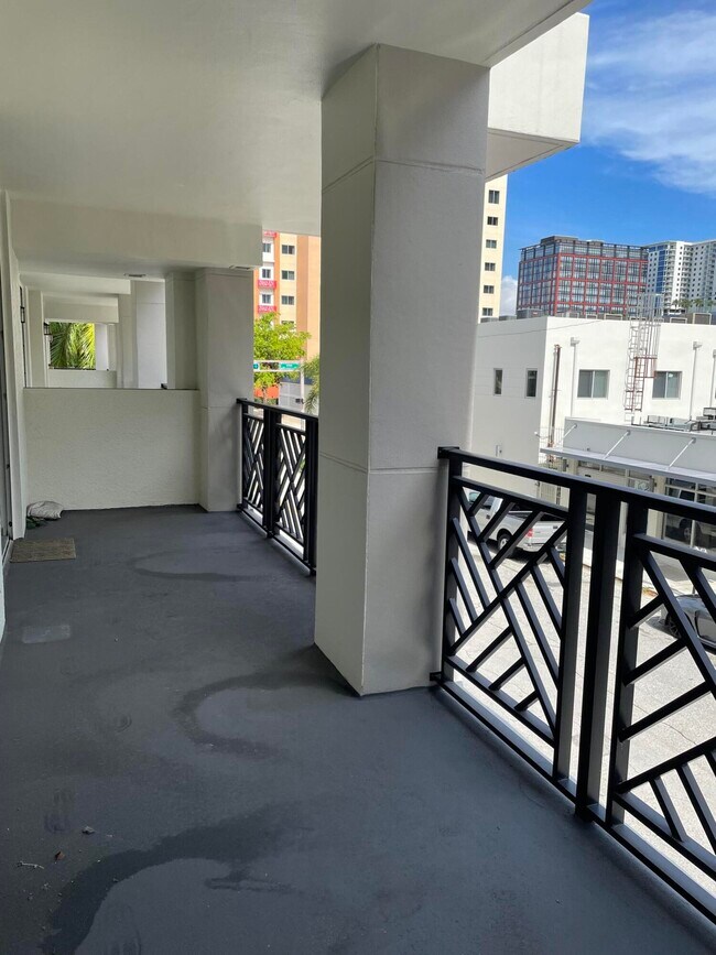 Building Photo - 600 S Dixie Hwy