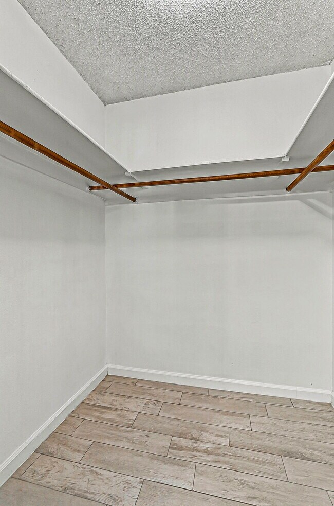 Building Photo - 204 Cutlass Dr