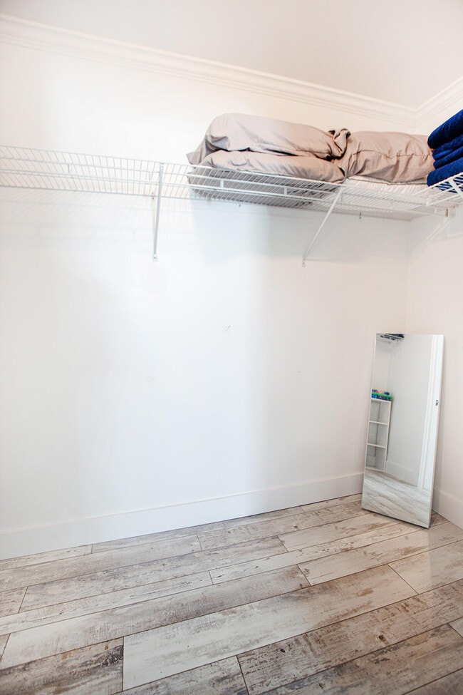 Building Photo - 1623 Venetian Dr