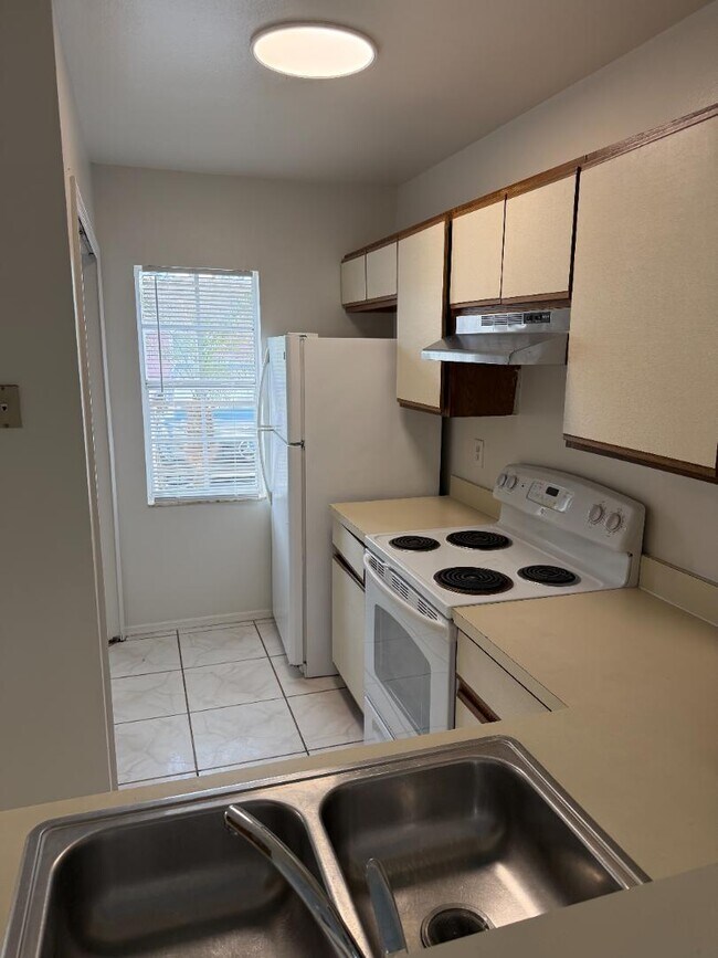 Building Photo - 135 Knotts Ln