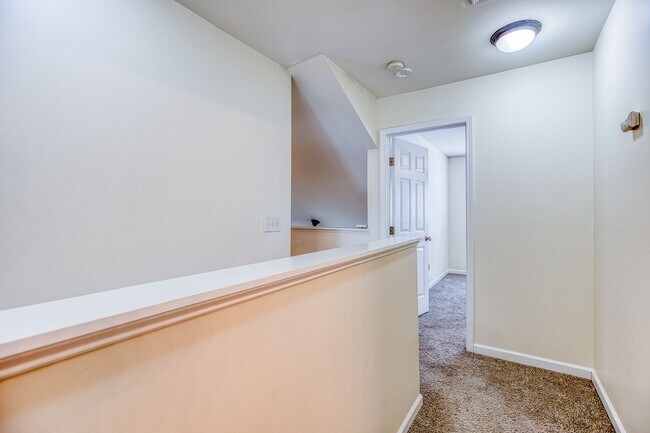 Building Photo - Beautiful 2-Story 3 bedroom and 2.5 townhouse in High Point, off Skeet Club Rd and Eastchester