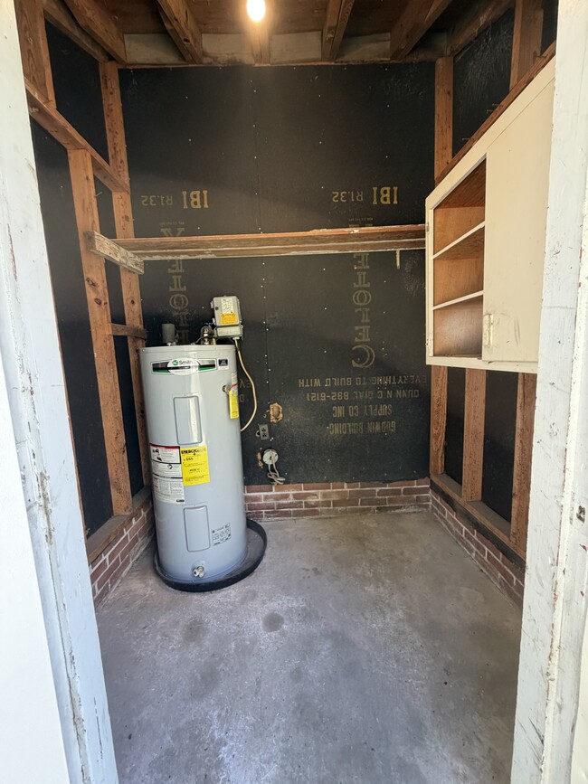 Building Photo - 1008 W Arlington Blvd