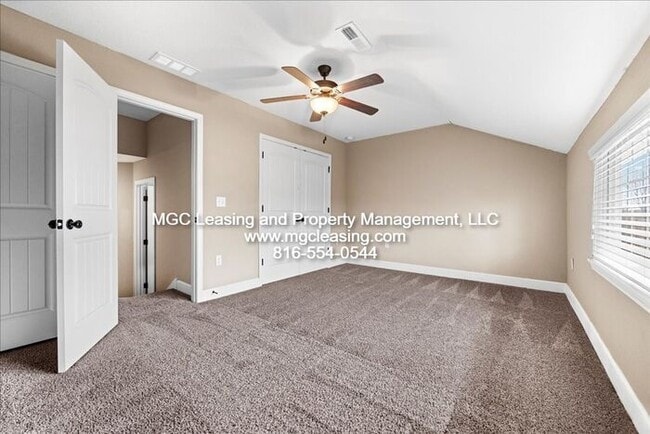 Building Photo - 2102 Hickoryleaf Ln