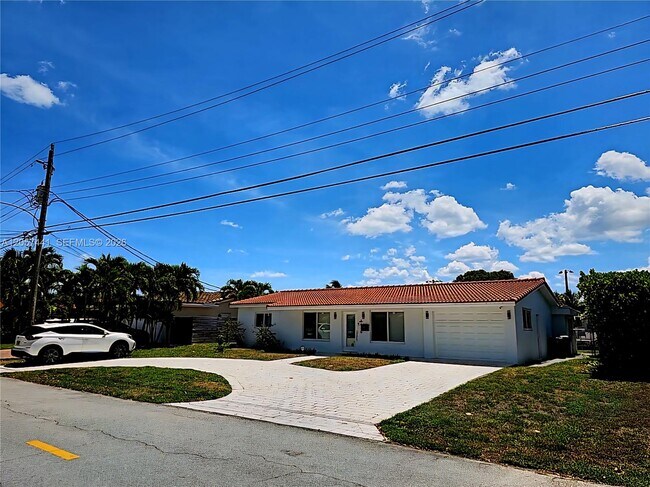 Building Photo - 1430 NE 53rd Ct