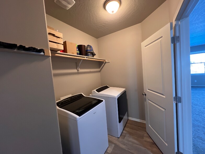 Building Photo - 5611 Zabo Rd