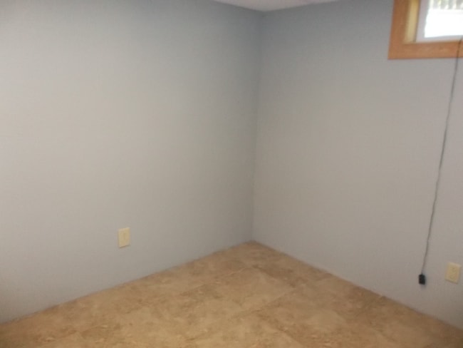 Building Photo - 212 7th St