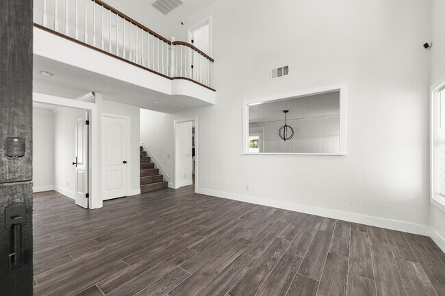 Building Photo - 39535 Oak Cir