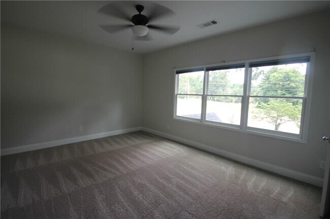 Building Photo - 3293 Covington Hwy