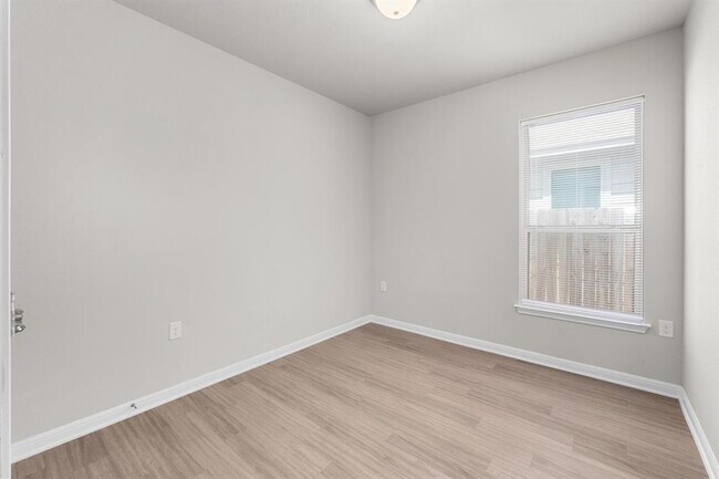 Building Photo - 700 Fortrose Ter
