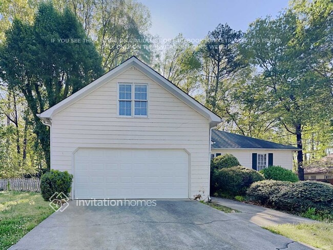 Building Photo - 561 Black Creek Dr
