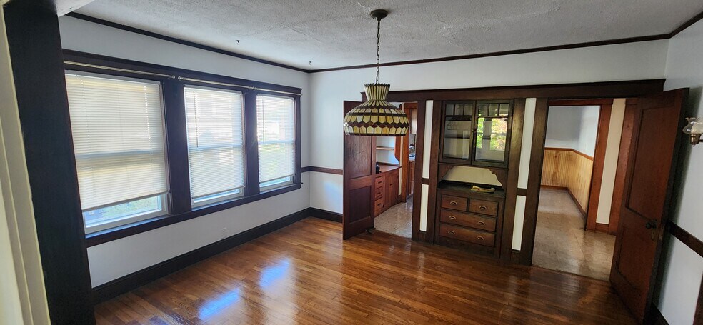 Building Photo - 14 Hurlcroft Ave
