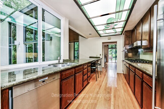 Building Photo - 3 BR 2 BA La Canada Flintridge 3 car garage