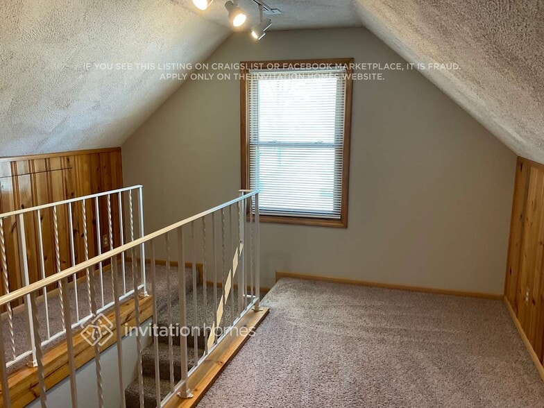 Building Photo - 2713 W 71st 1/2 St