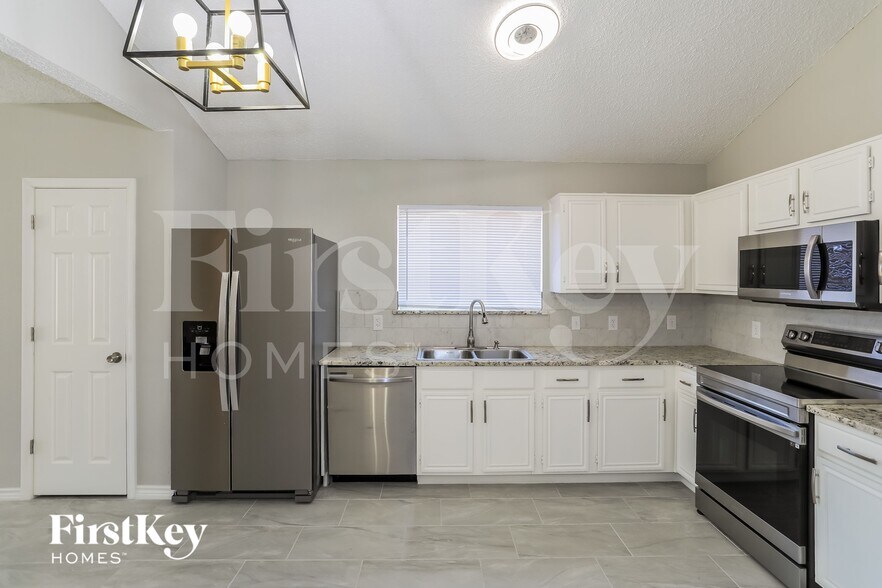 Building Photo - 8136 Iris Cir