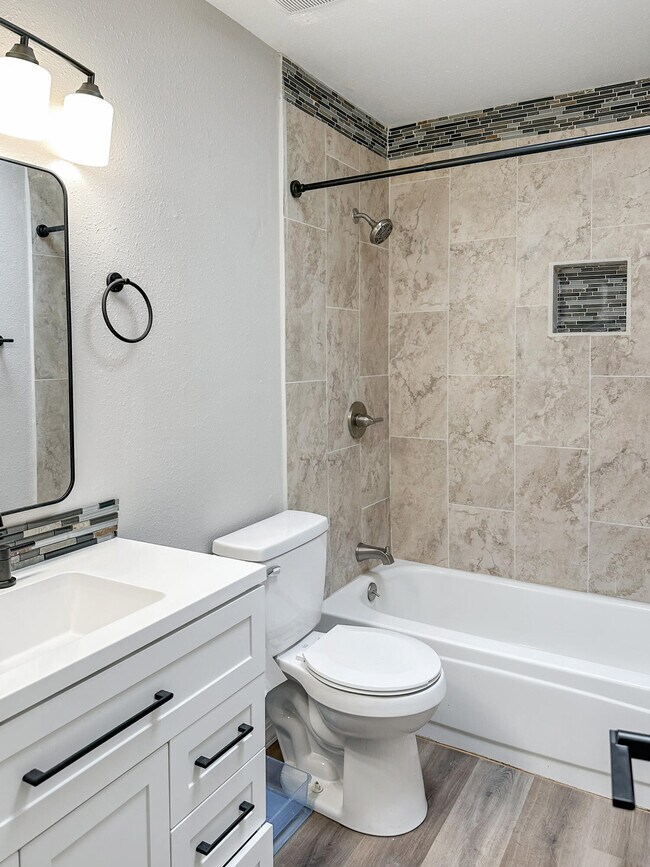 Building Photo - 1106 Arias Ave NW