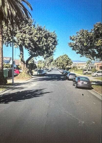 Building Photo - 2437 Cochran Ave