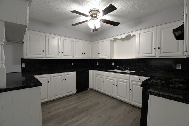 Building Photo - Whitehouse ISD - 3 Bedroom, 2 Bath Duplex, Lawn Care Provided!