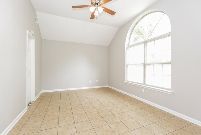 Building Photo - Spring Hill 4-Bedroom Home