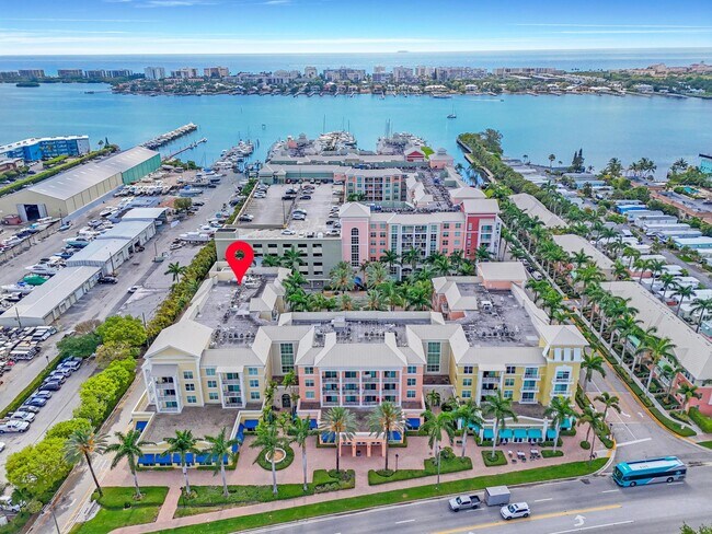 Building Photo - 802 W Windward Way