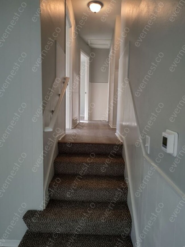 Building Photo - Charming 3-Bedroom Home with Fenced Yard a...