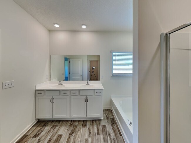 Building Photo - 39 Empire Ln