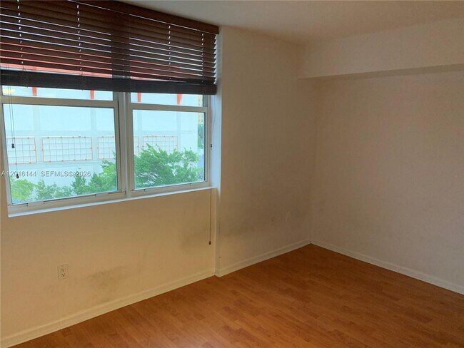 Building Photo - 1555 N Treasure Dr