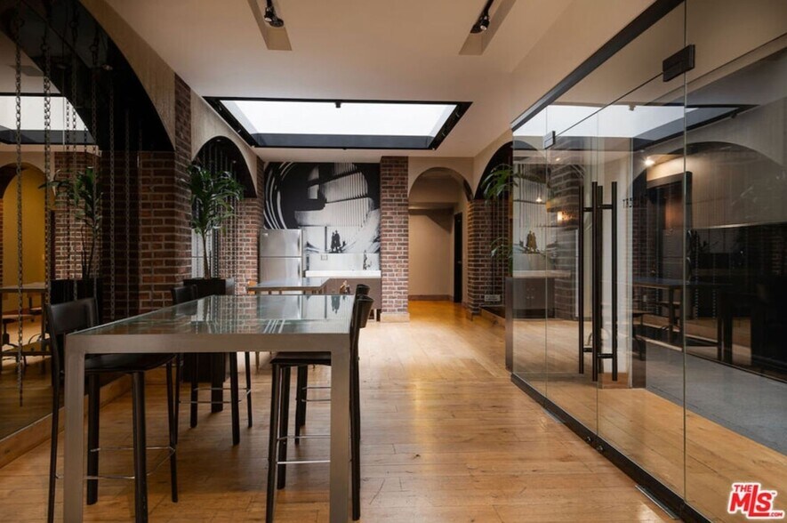 Building Photo - 460 S Spring St